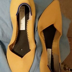 Pointed toe flats